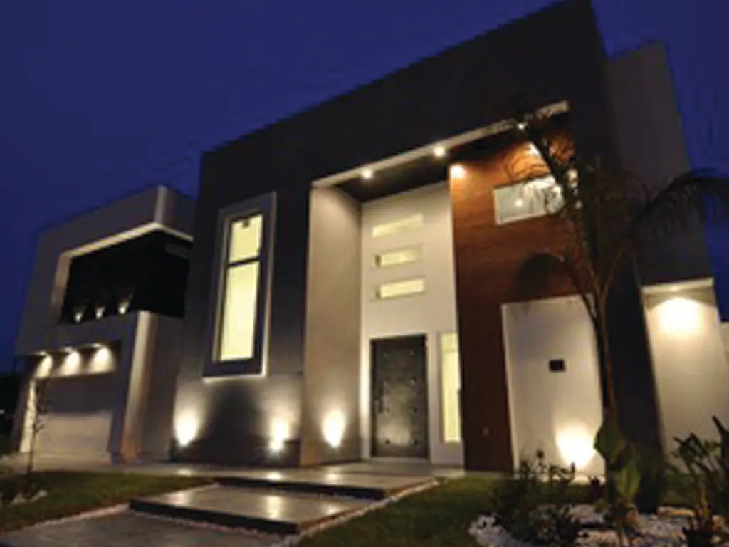 Custom home exterior built by Breman Construction in the Rio Grande Valley, TX